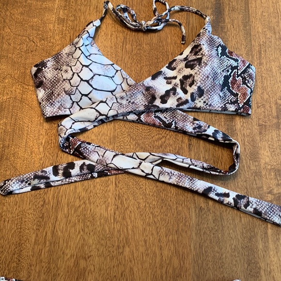 Snakeskin print bikini - Picture 4 of 4